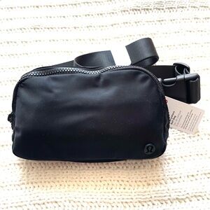 Lululemon Everywhere Belt Bag (NWT)